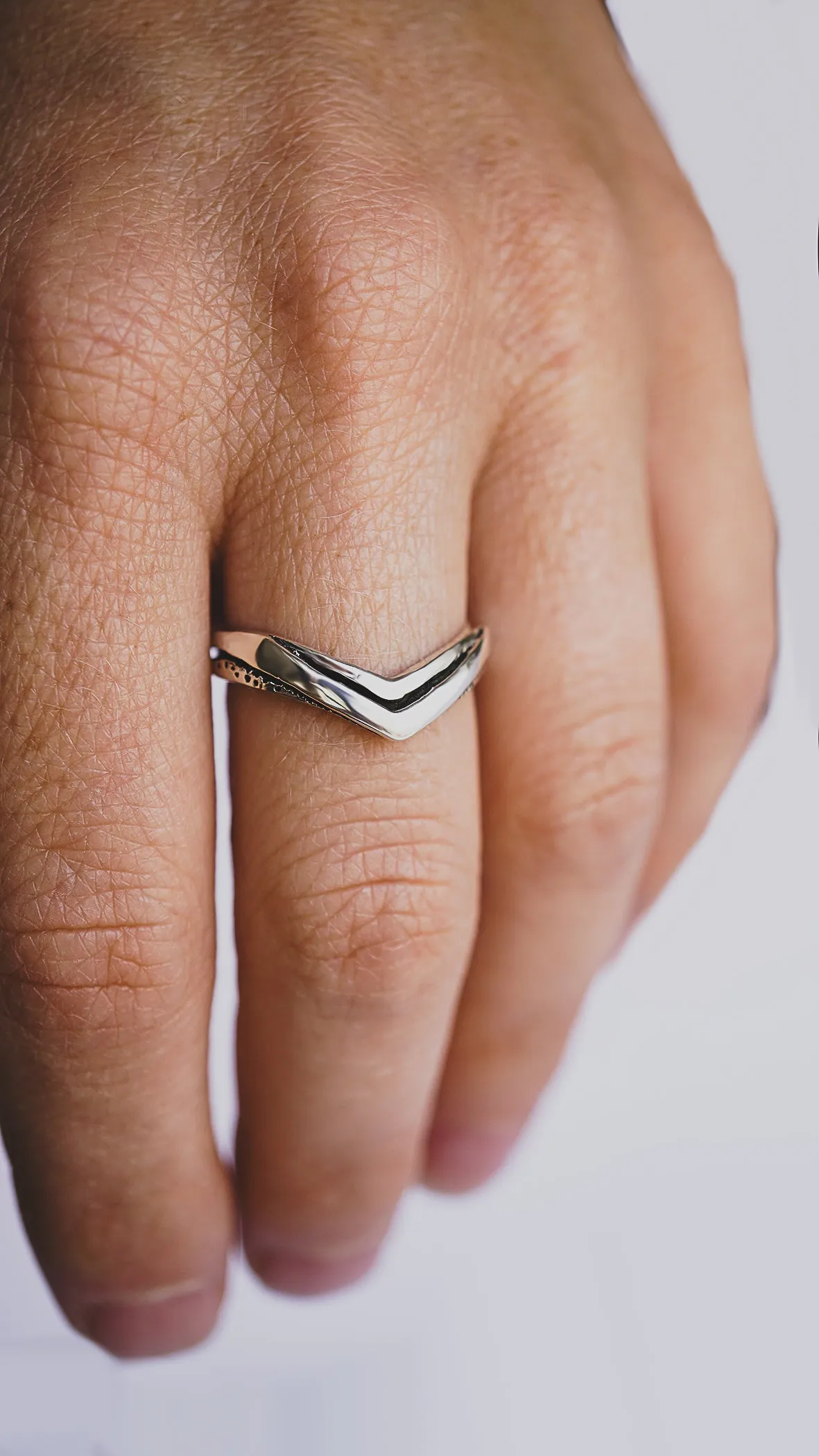 ASTRIDE | chevron wedding ring