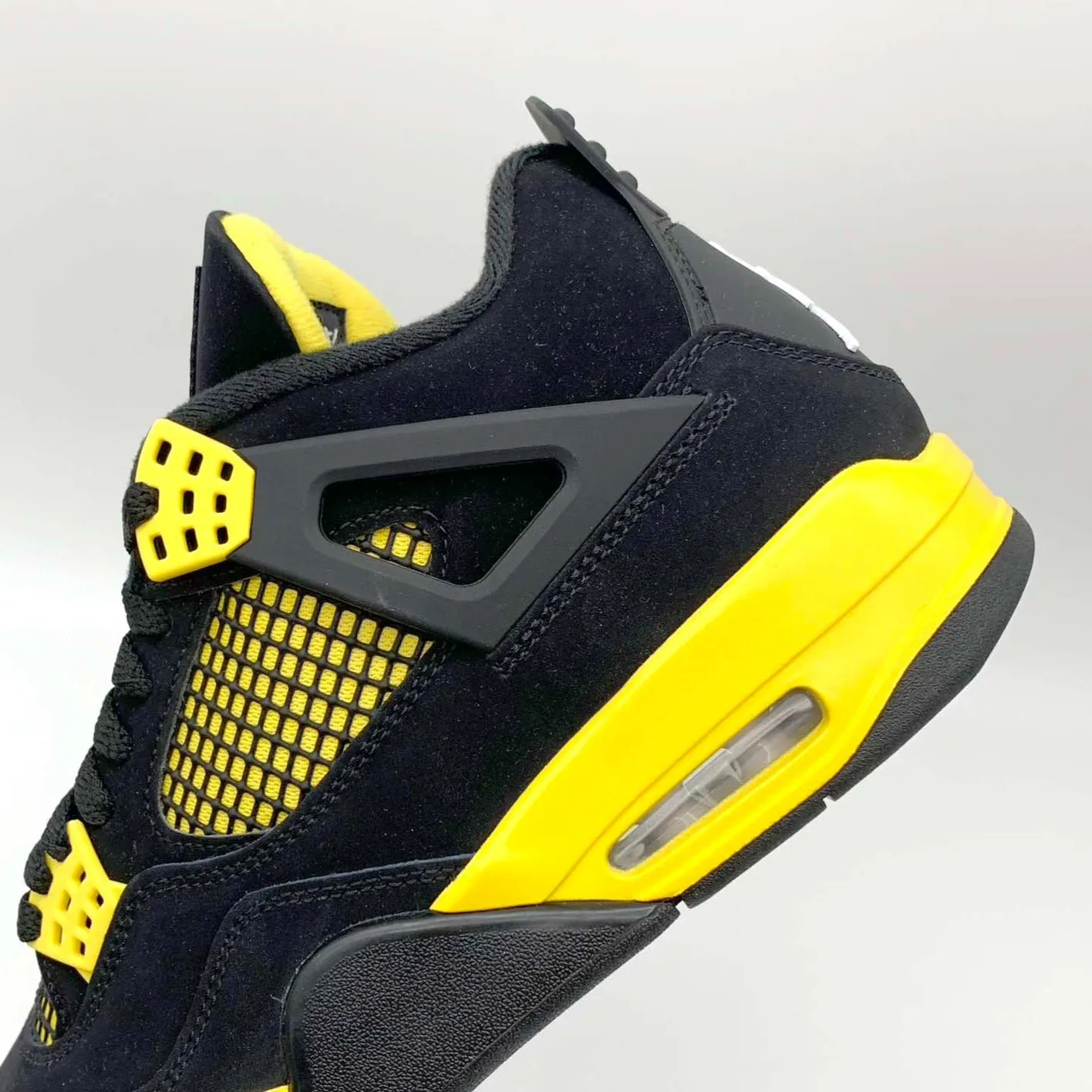 Jordan 4 Retro Thunder