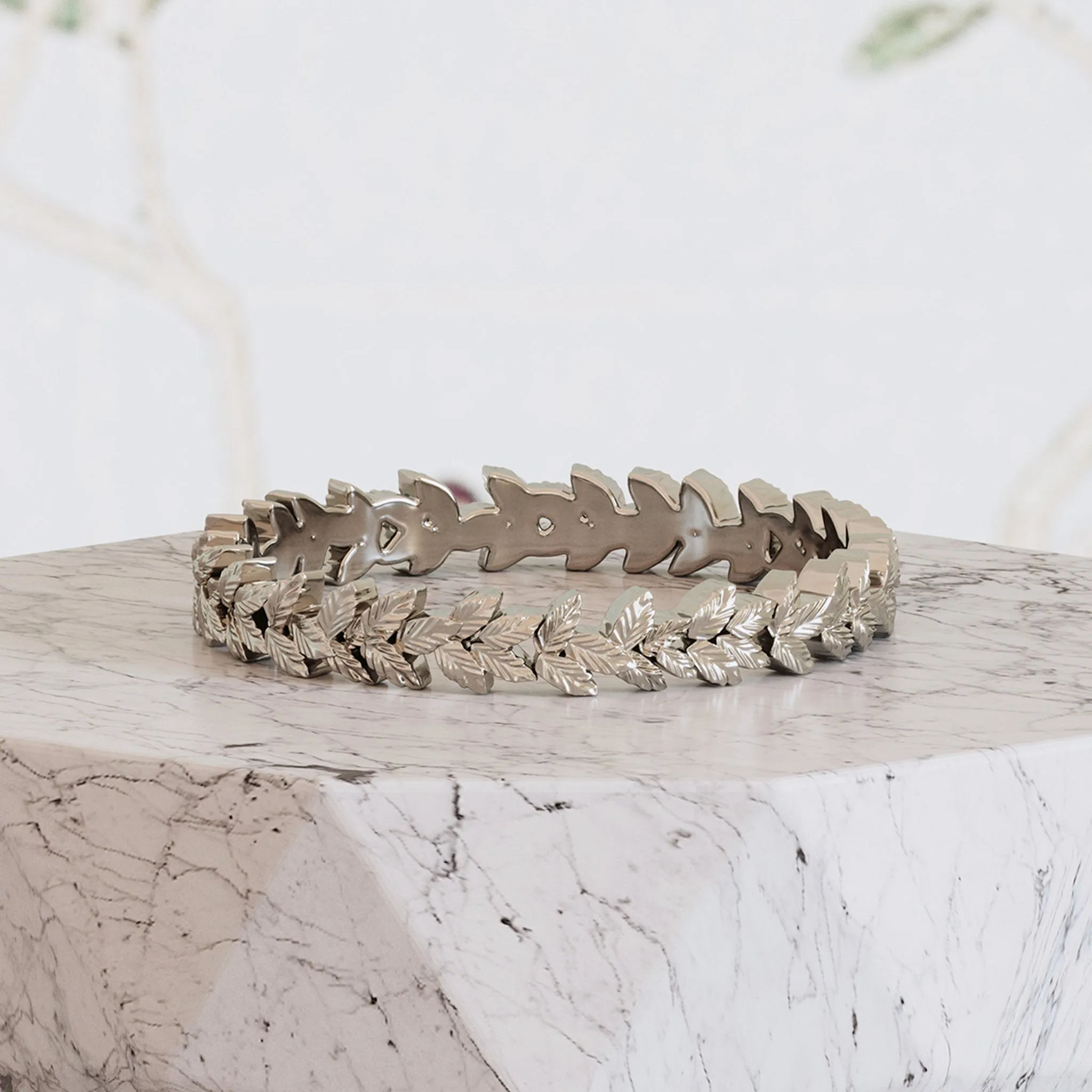 Laure - Leaf Wedding Ring